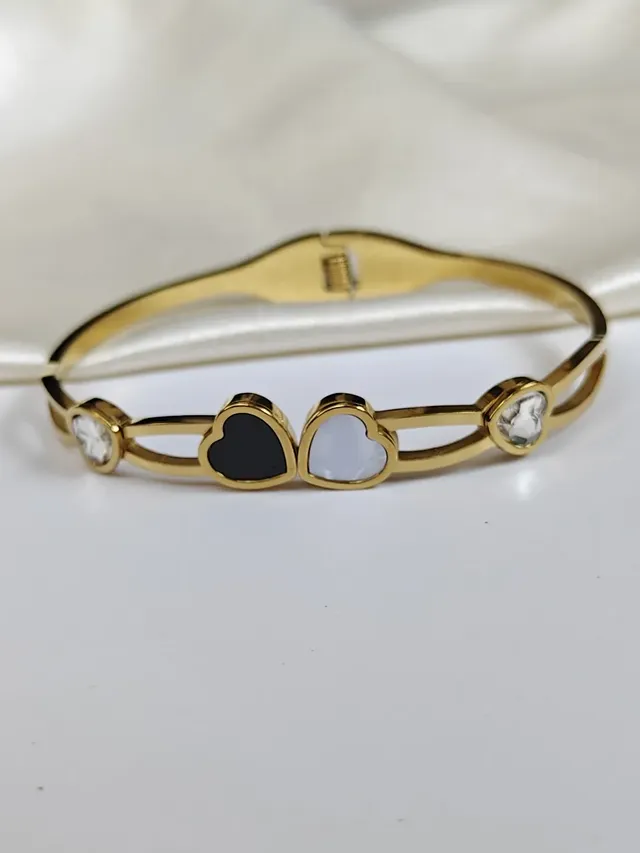 Heart Charm Bangle